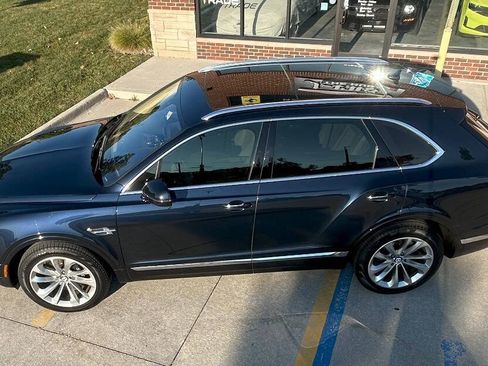 Used 2019 Bentley Bentayga image 11