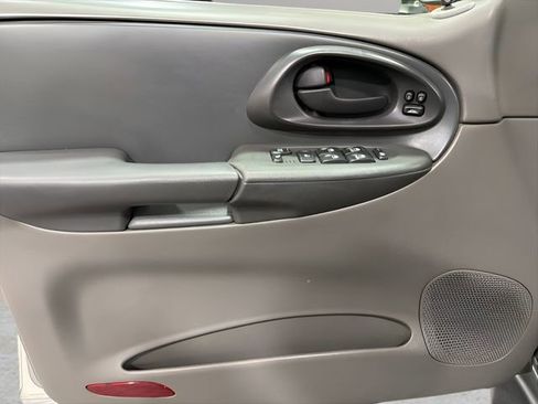 Used 2002 Chevrolet TrailBlazer LTZ image 9