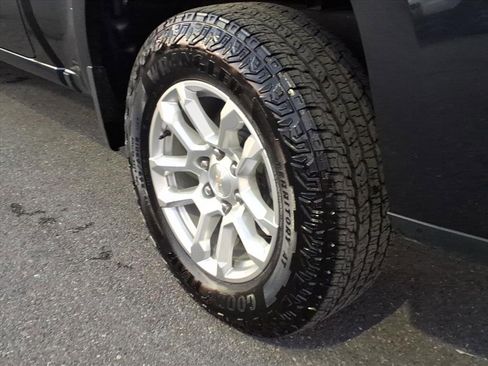 Used 2024 Chevrolet Silverado 1500 LT image 11