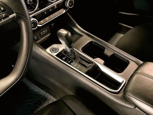 Certified 2024 Nissan Sentra SV image 17