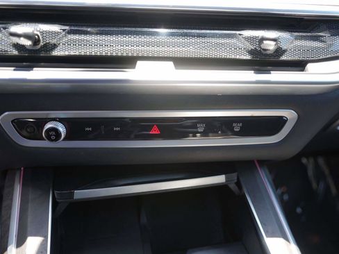 Used 2024 BMW X7 xDrive40i w/ M Sport Package AWD/4WD image 17