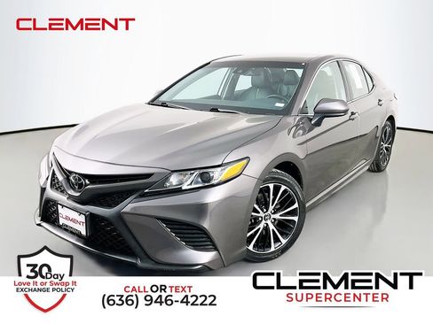 Used 2020 Toyota Camry SE image 1