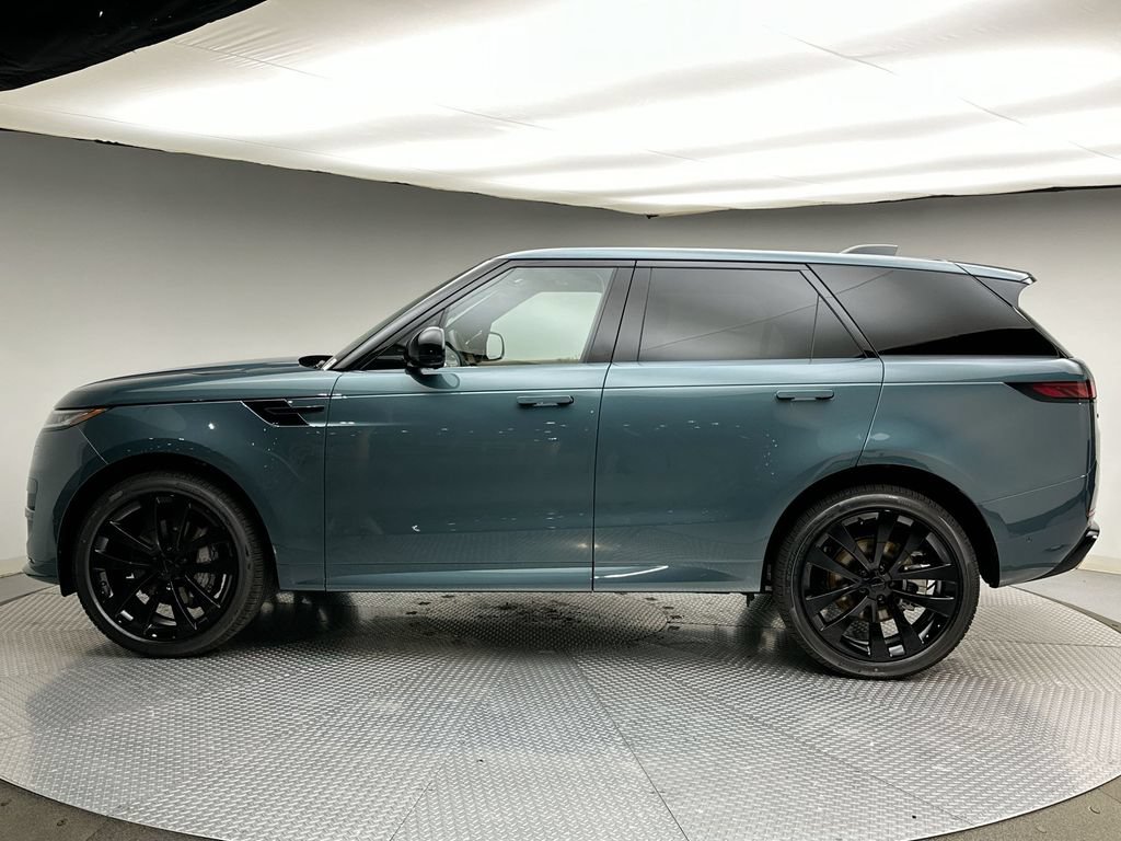 New 2027 Land Rover Range Rover Sport Dynamic SE AWD/4WD image 2