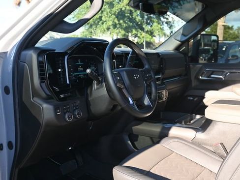 Used 2024 Chevrolet Silverado 2500 ZR2 w/ Technology Package image 9