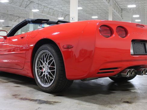 Used 2002 Chevrolet Corvette Convertible w/ Preferred Equipment Group2 RWD image 29