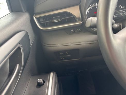 Used 2025 Toyota Highlander LE image 36