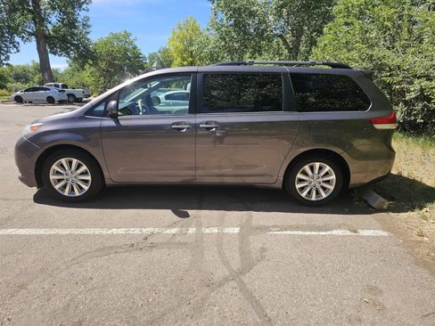 Used 2013 Toyota Sienna XLE AWD/4WD image 2