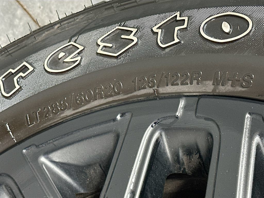 Used 2025 RAM 2500 Limited AWD/4WD image 33