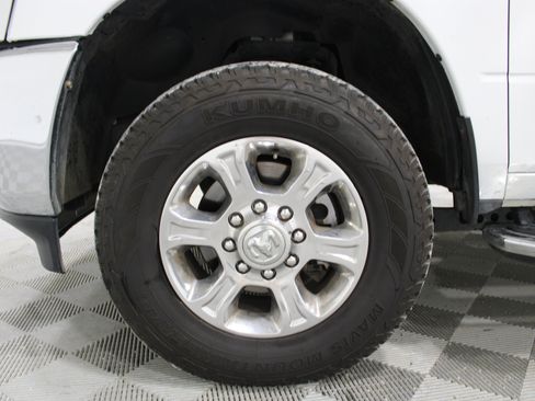 Used 2024 RAM 2500 Big Horn AWD/4WD image 32