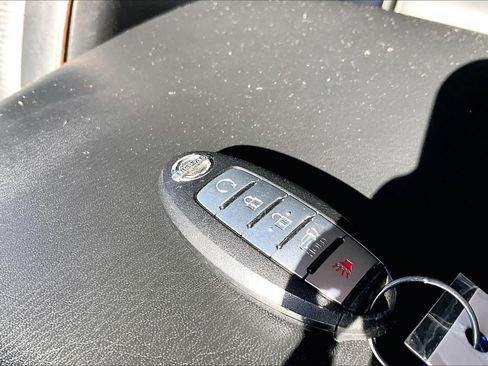 Used 2017 Nissan Armada SL image 14