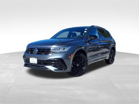 Used 2022 Volkswagen Tiguan SE R-Line image 1
