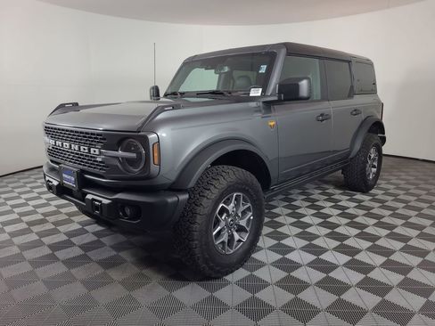 Used 2025 Ford Bronco Badlands image 7