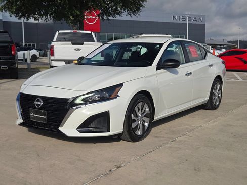 Certified 2025 Nissan Altima 2.5 S FWD image 7