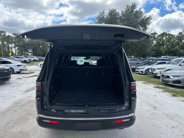 Used 2024 Jeep Wagoneer L Series II w/ Flexible Seating Group AWD/4WD image 8