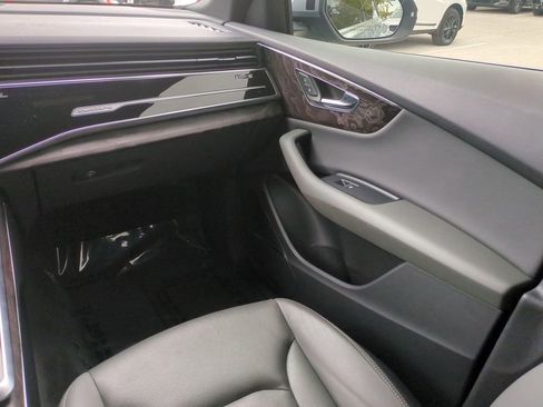 Used 2019 Audi Q8 Premium Plus w/ Premium Plus image 17