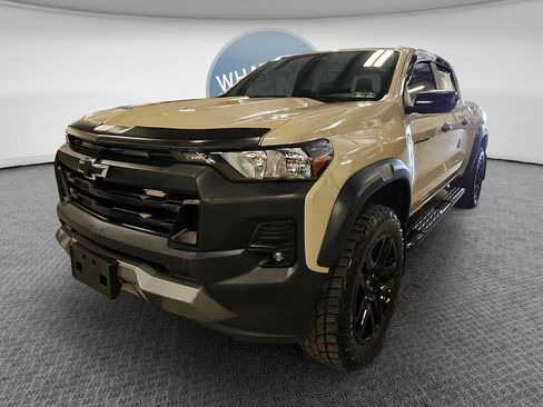 Used 2024 Chevrolet Colorado Trail Boss w/ Advanced Trailering Package AWD/4WD image 9