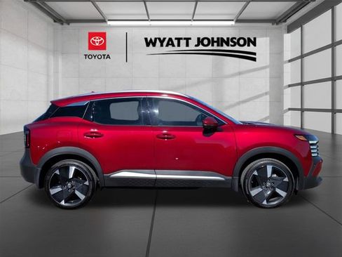 Used 2025 Nissan Kicks SR w/ SR Premium Package FWD image 6