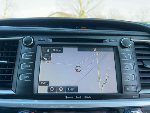 Used 2017 Toyota Highlander XLE AWD/4WD image 40