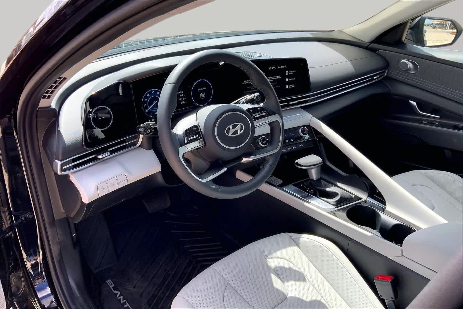 New 2026 Hyundai Elantra Limited FWD image 9