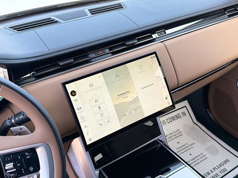 New 2025 Land Rover Range Rover SE image 28