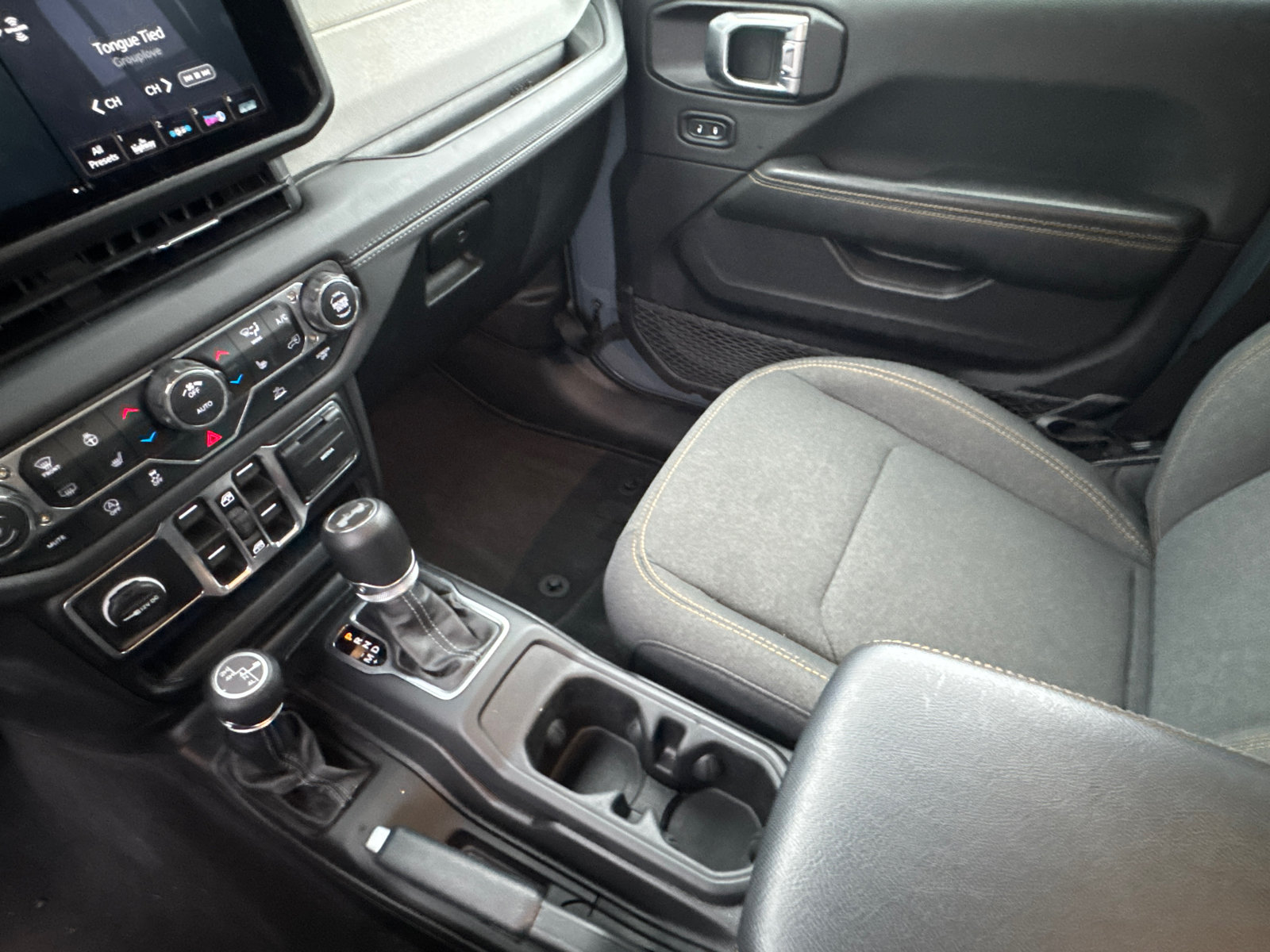 Used 2026 Jeep Wrangler Unlimited Sahara AWD/4WD image 27
