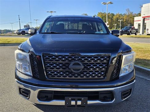 Used 2019 Nissan Titan SV image 2