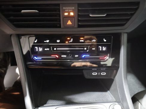 Used 2025 Volkswagen Jetta Sport FWD image 27