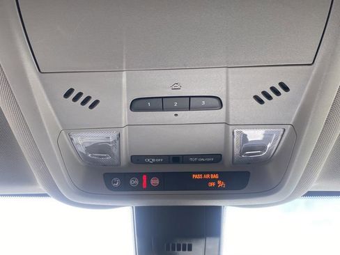 Certified 2022 Chevrolet Equinox Premier FWD image 38