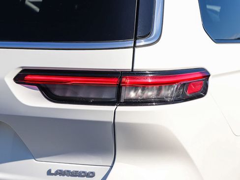 Used 2025 Jeep Grand Cherokee L Laredo RWD image 7