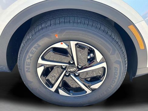 New 2025 Kia Sportage LX image 9