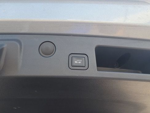 Used 2025 Chevrolet Equinox LT w/ Convenience Package II FWD image 21