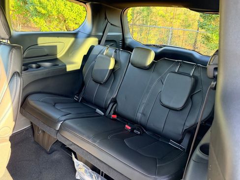 New 2026 Chrysler Pacifica Select w/ S Appearance Package FWD image 19