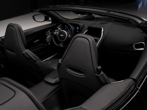 Used 2019 Aston Martin DB11 Volante RWD image 73