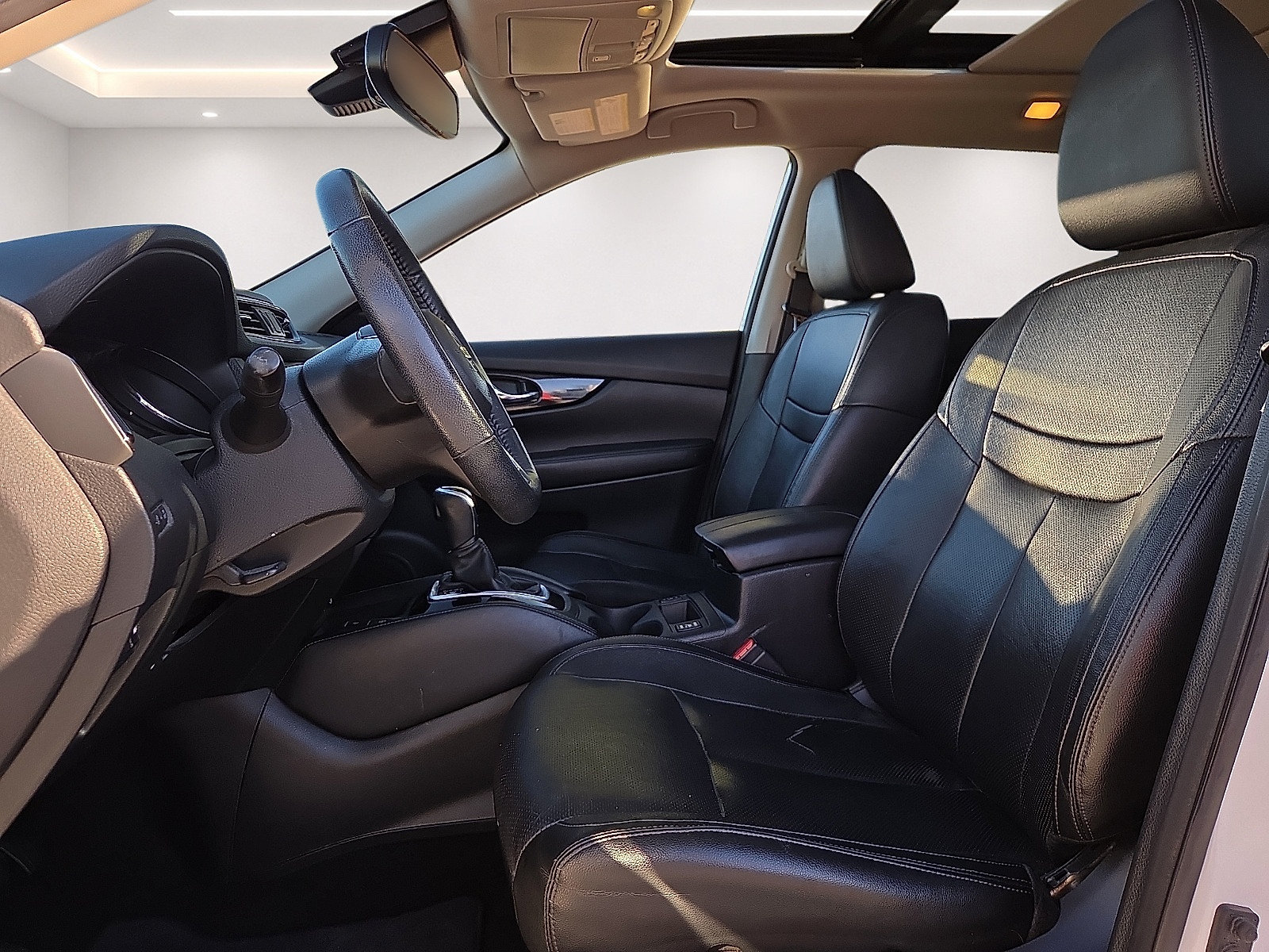 Used 2020 Nissan Rogue SL w/ Premium Package AWD/4WD image 14