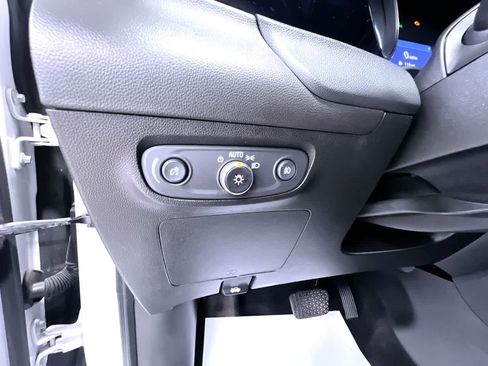 Used 2021 Buick Encore GX Essence FWD image 16