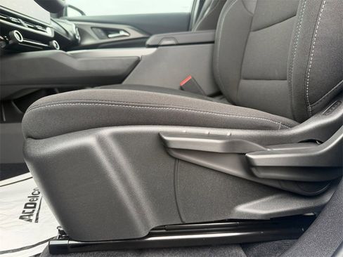 New 2026 Chevrolet Equinox EV LT image 13