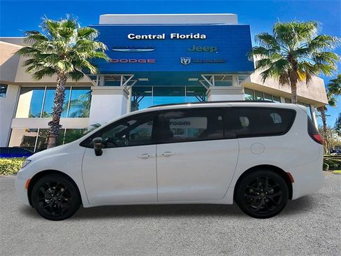 New 2026 Chrysler Pacifica Limited w/ S Appearance Package image 8