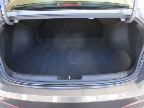 Used 2025 Hyundai Elantra Limited image 10