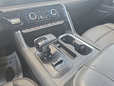 Used 2023 GMC Sierra 1500 Denali AWD/4WD image 25