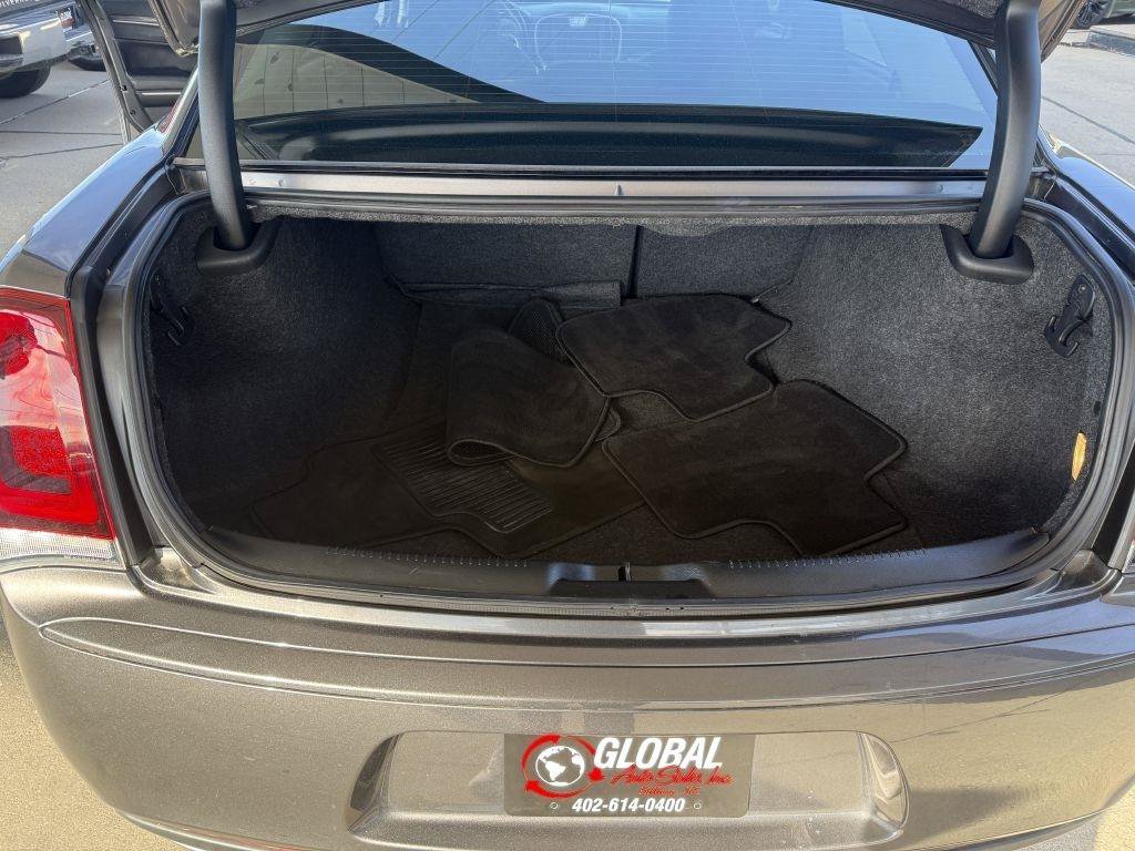 Used 2018 Chrysler 300 Touring w/ Sport Appearance Package AWD/4WD image 10