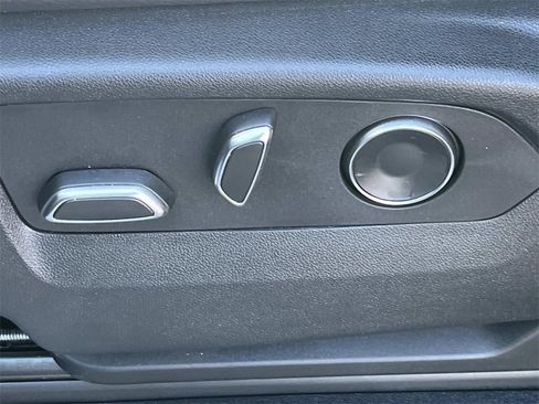 Used 2024 GMC Yukon XL Denali image 27