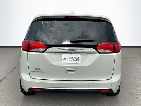 Used 2020 Chrysler Pacifica Touring image 6