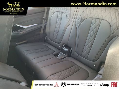 Used 2025 BMW X7 xDrive40i AWD/4WD image 18