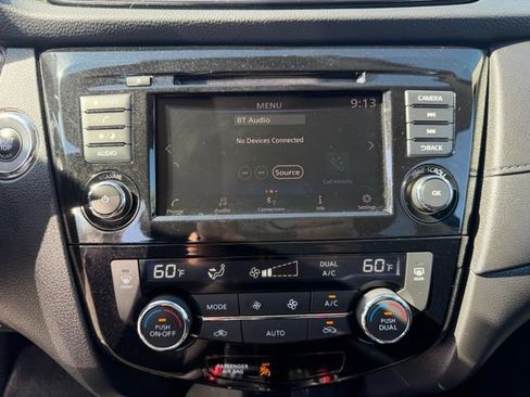 Used 2019 Nissan Rogue SV AWD/4WD image 16