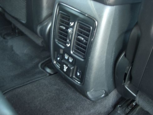 Used 2016 Dodge Durango Limited w/ Nav & Power Liftgate Group image 19