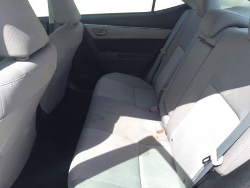 Used 2015 Toyota Corolla image 19