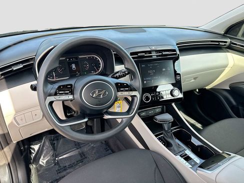 Used 2023 Hyundai Tucson SE image 9