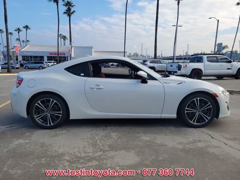 Used 2016 Scion FR-S image 3