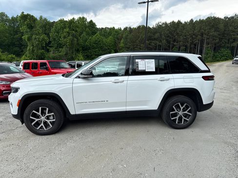 Used 2025 Jeep Grand Cherokee Limited AWD/4WD image 11