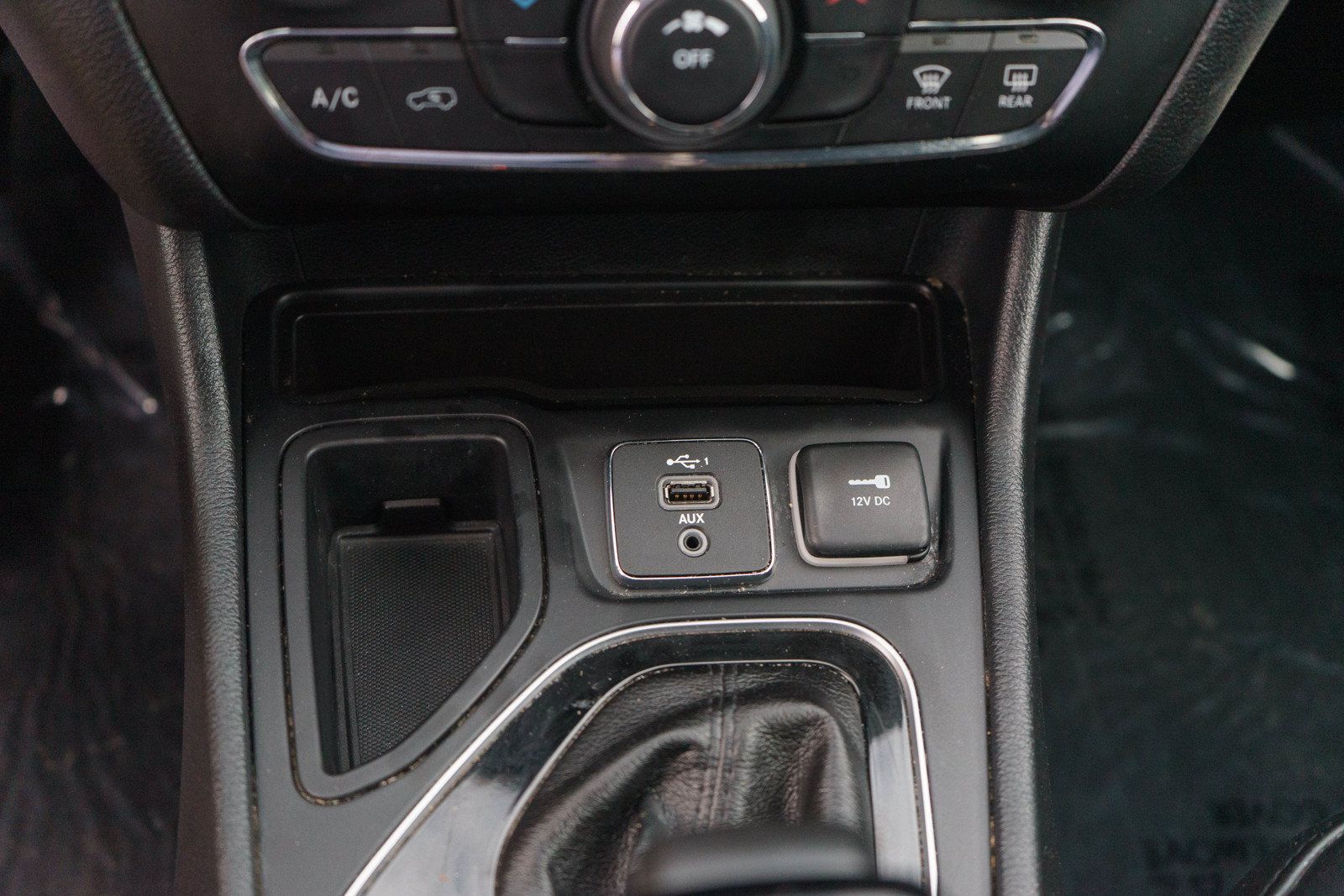 Used 2019 Jeep Cherokee Latitude Plus FWD image 19